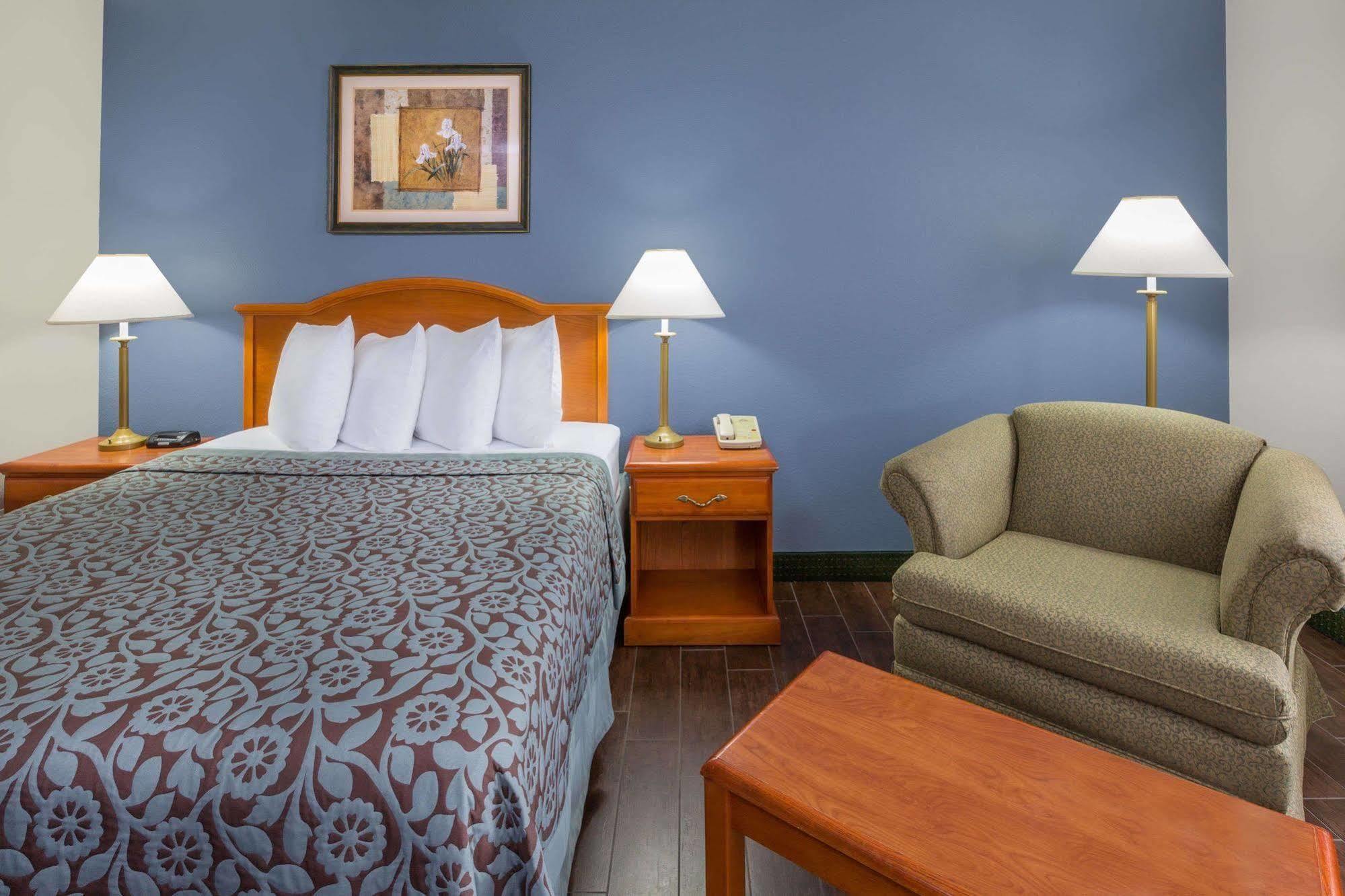 Days Inn By Wyndham Galliano La Eksteriør billede